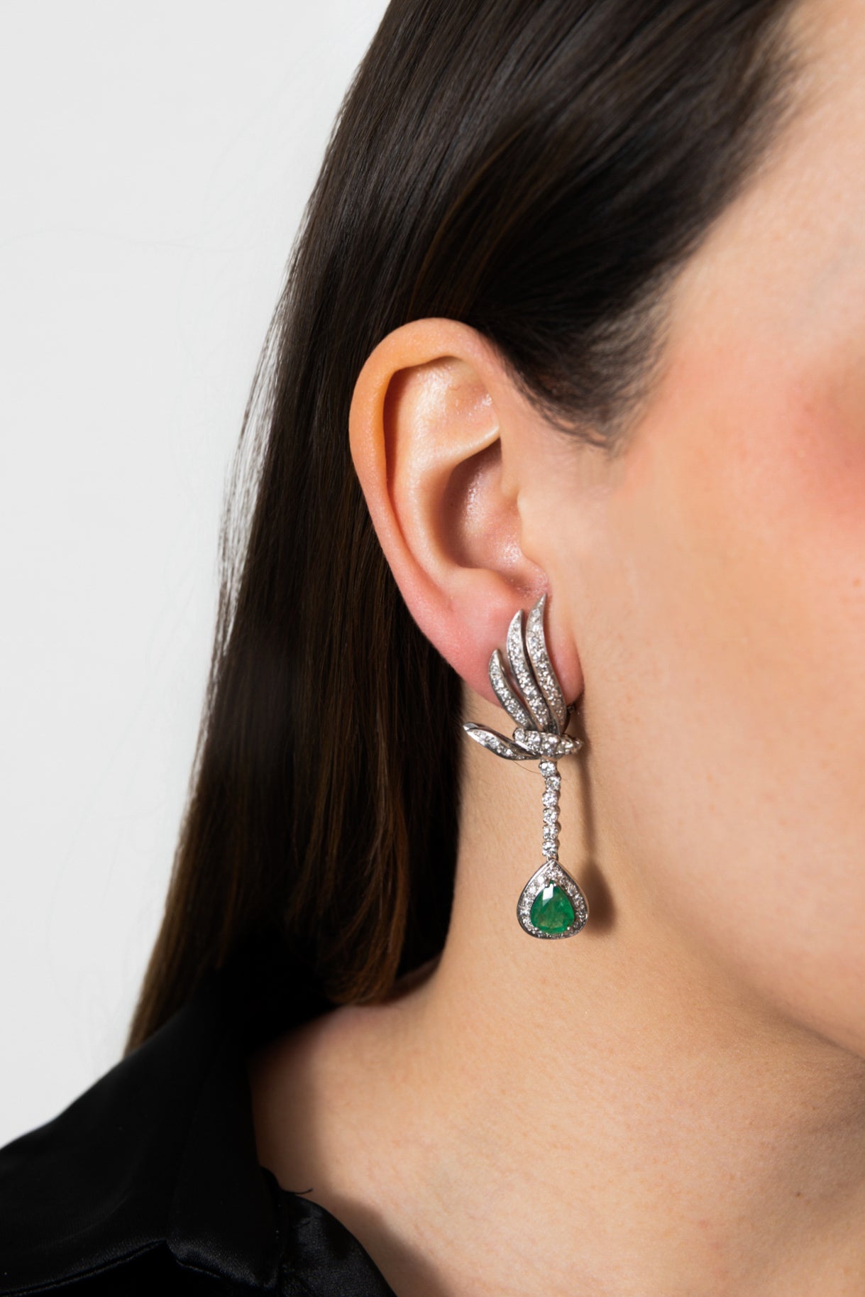 Pendientes Largos de Esmeraldas y Diamantes