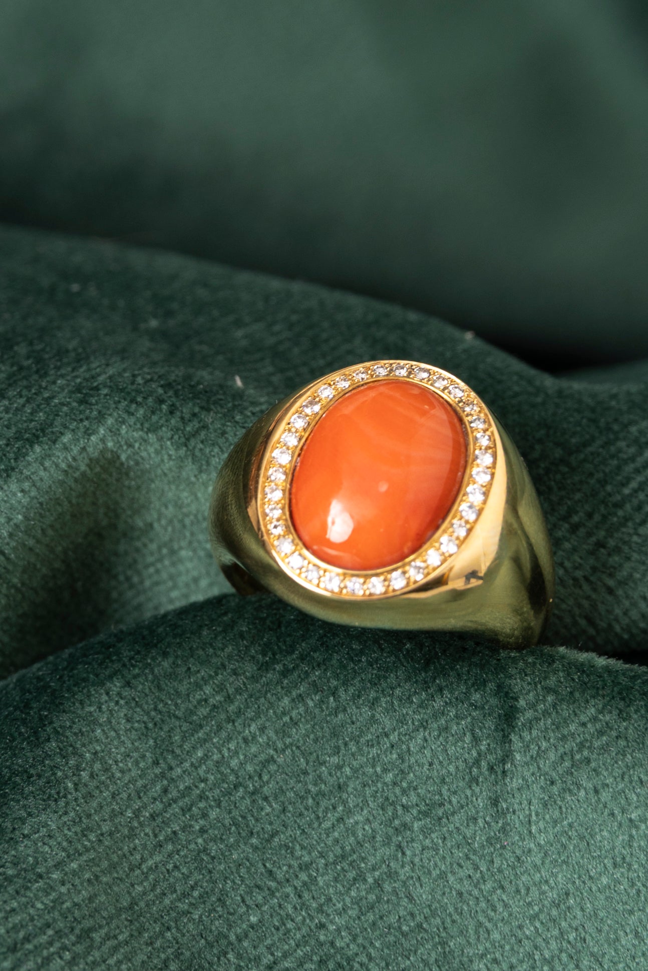 Sortija Sello de Coral y Diamantes