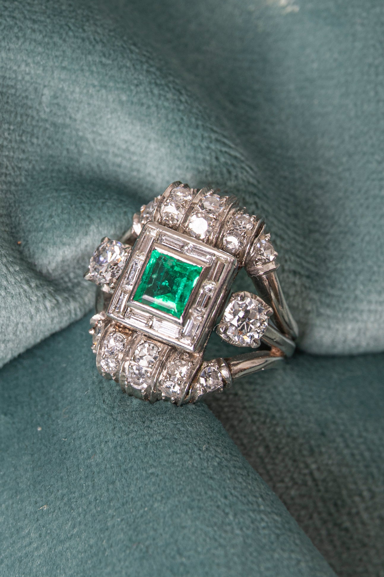 Sortija Vintage de Esmeralda y Diamantes