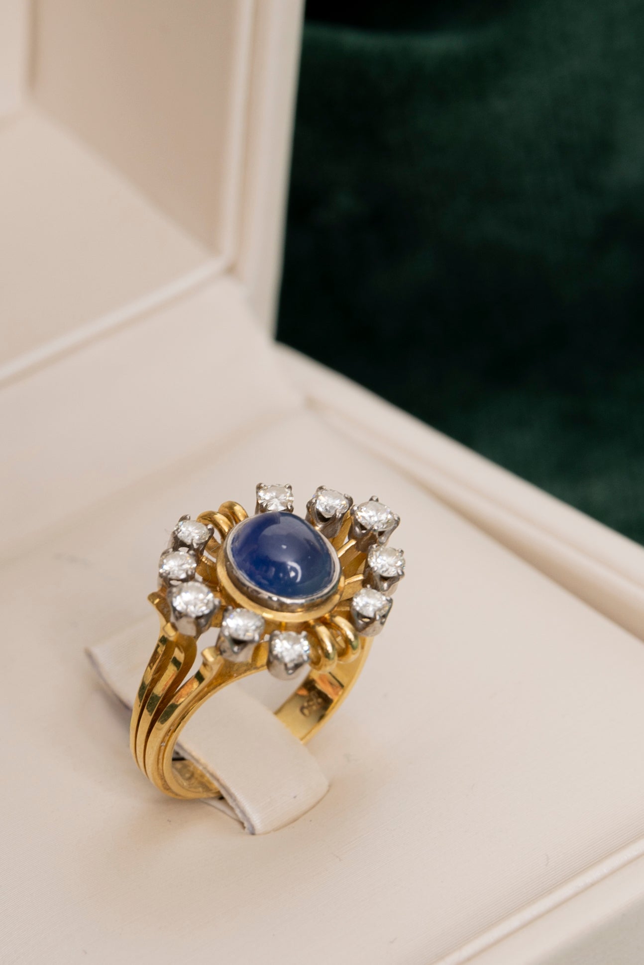 Sortija Vintage de Zafiro y Diamantes