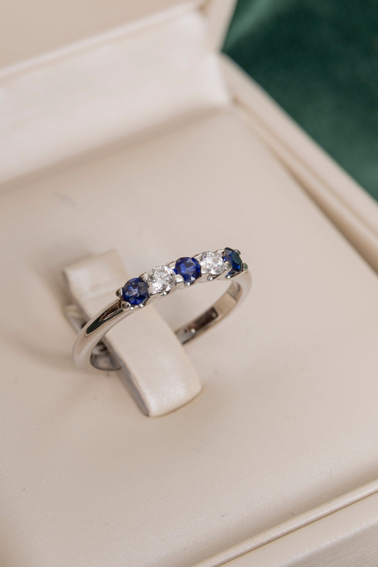 Cintillo de Zafiros y Diamantes