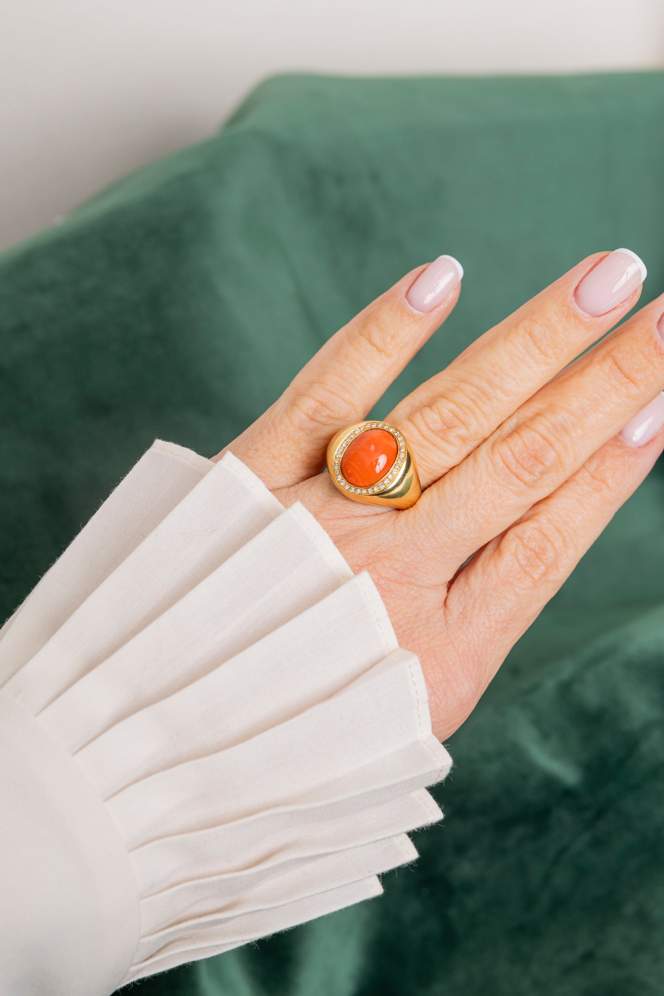 Sortija Sello de Coral y Diamantes