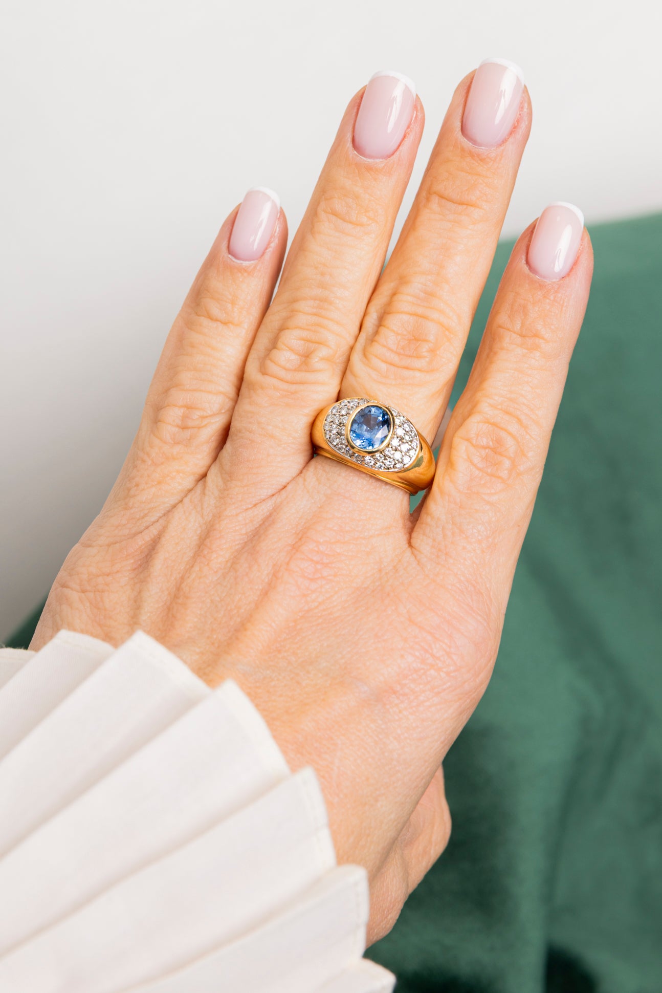 Sortija Vintage de Zafiro y Diamantes.