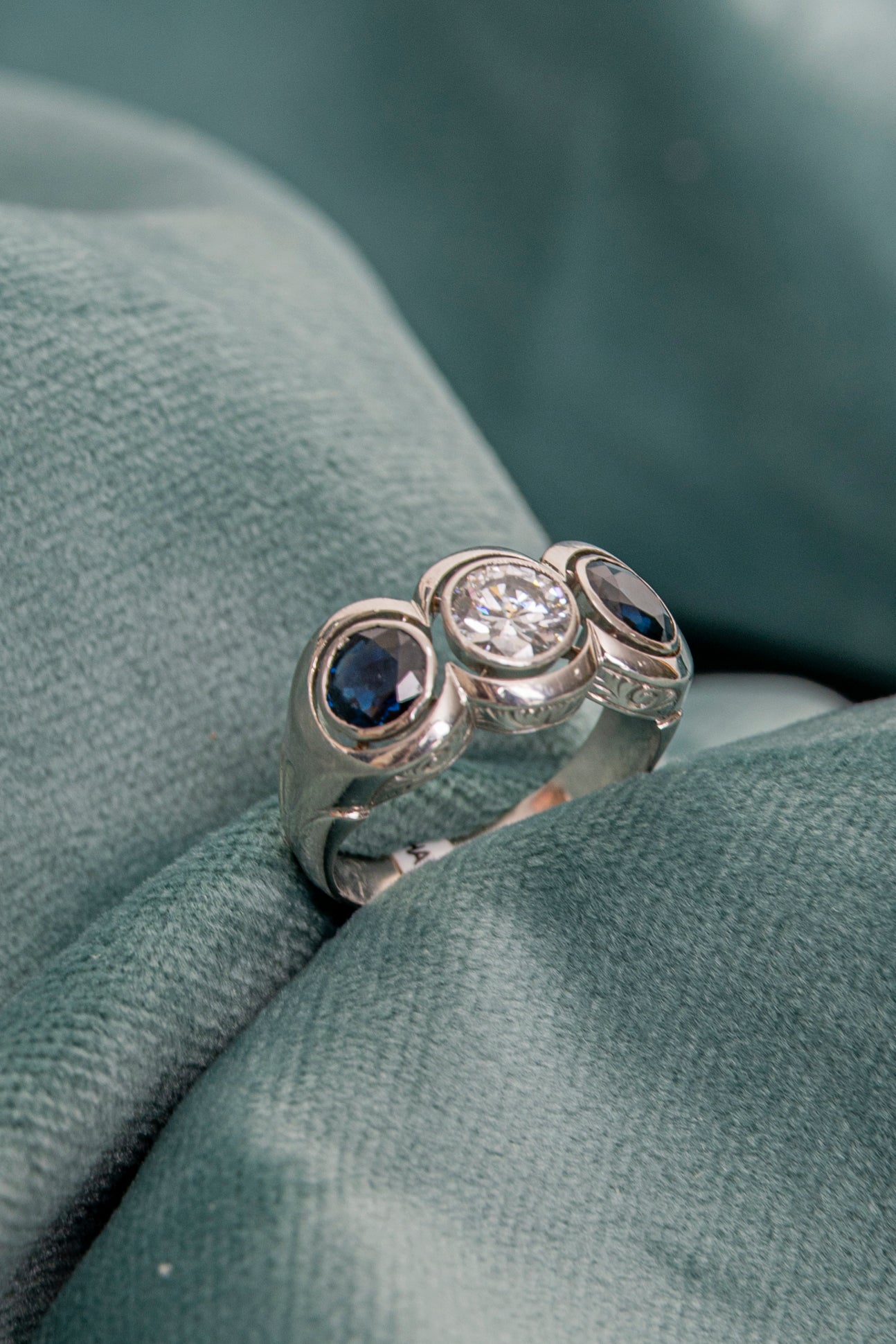 Sortija Tresillo de Zafiro y Diamantes