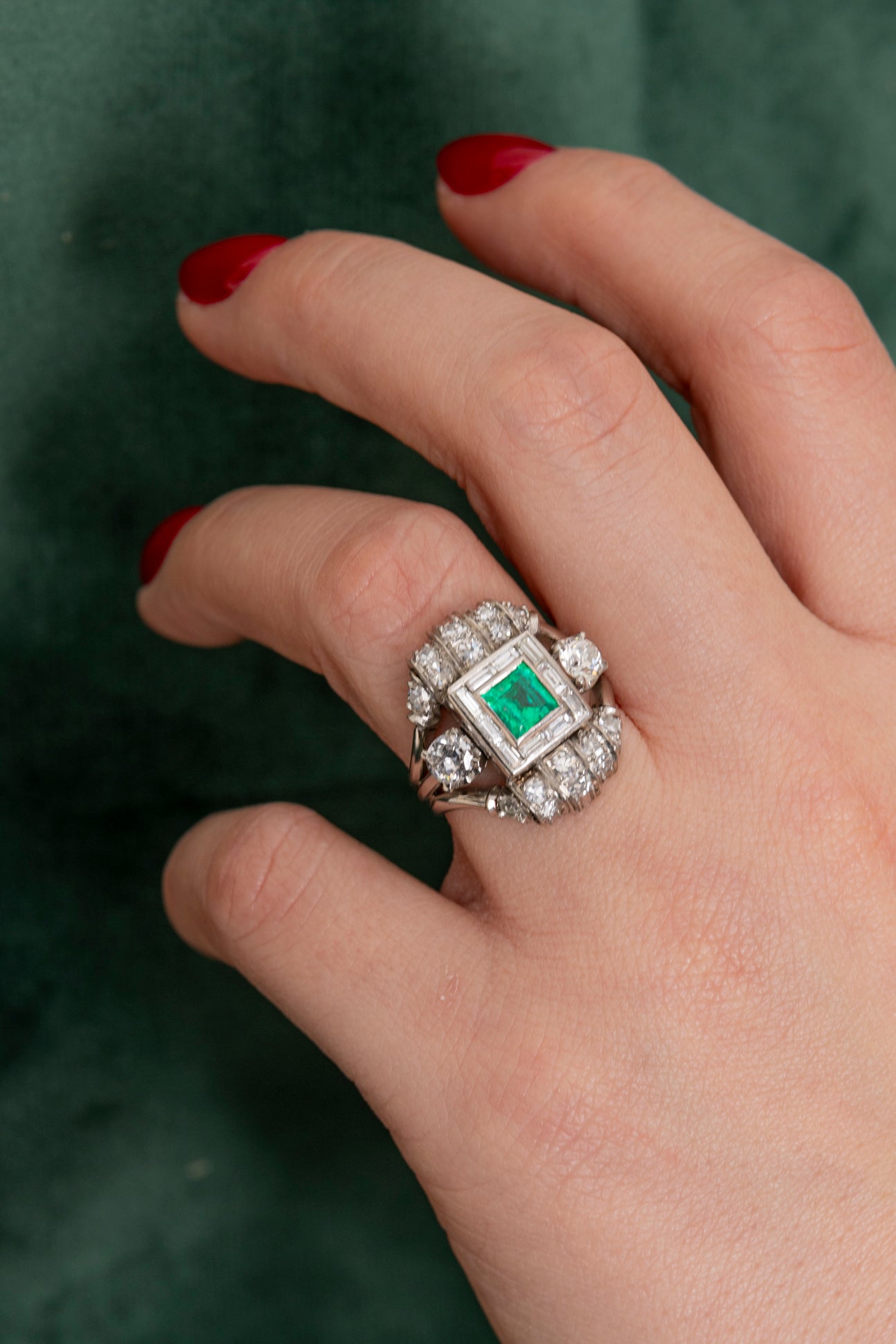 Sortija Vintage de Esmeralda y Diamantes