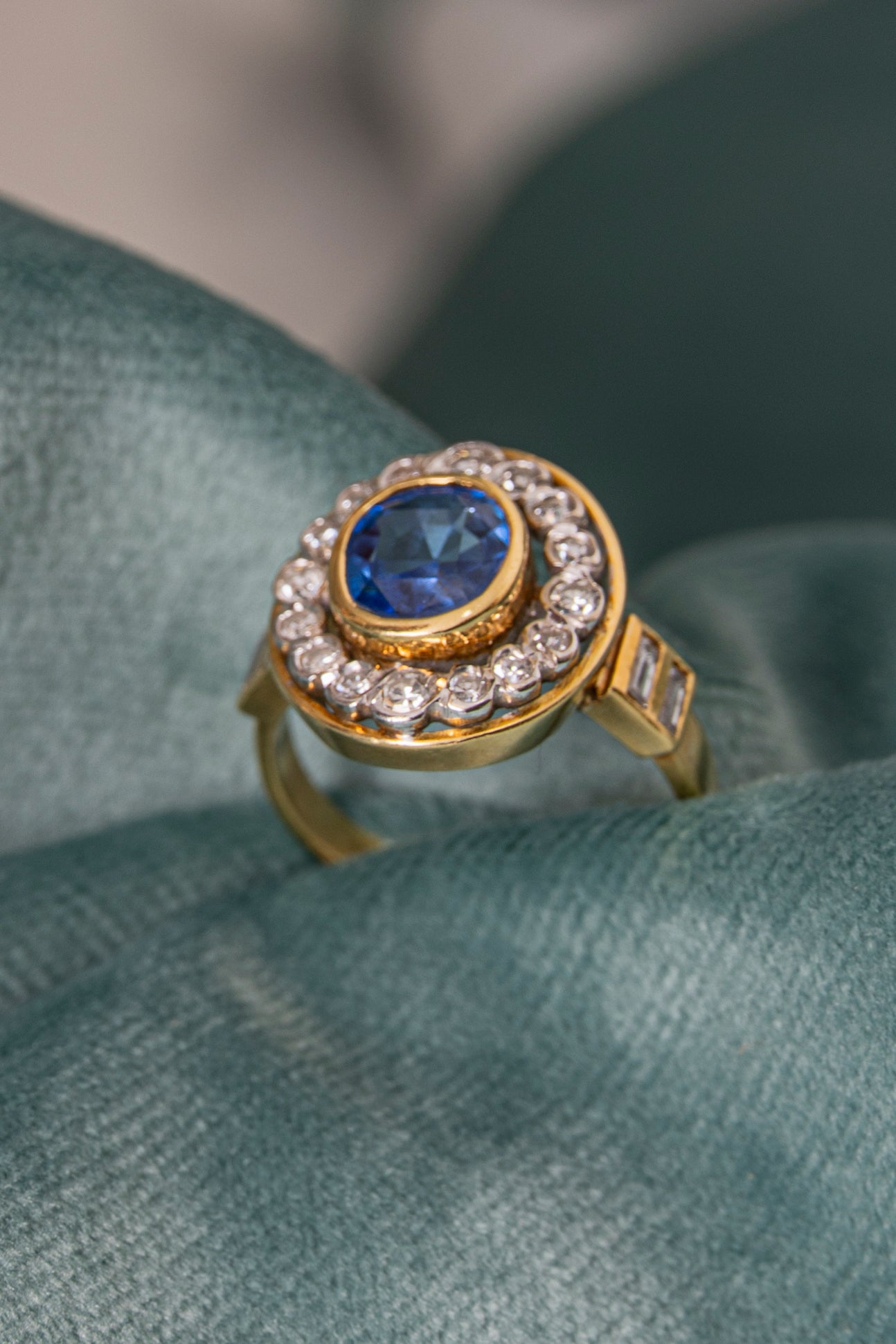 1980s Sapphire and Diamond Ring