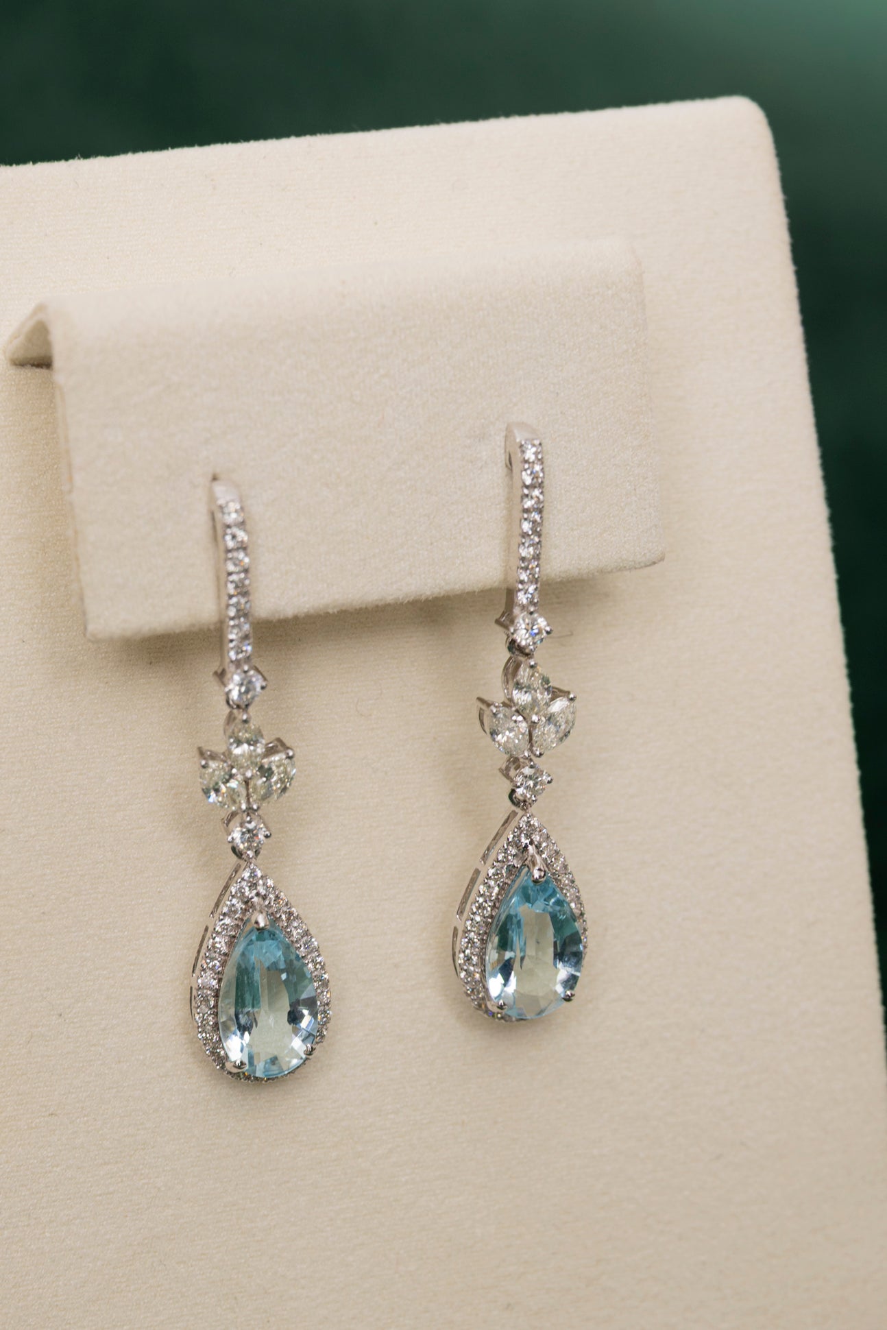 Pendientes largos de Aguamarina y Diamantes