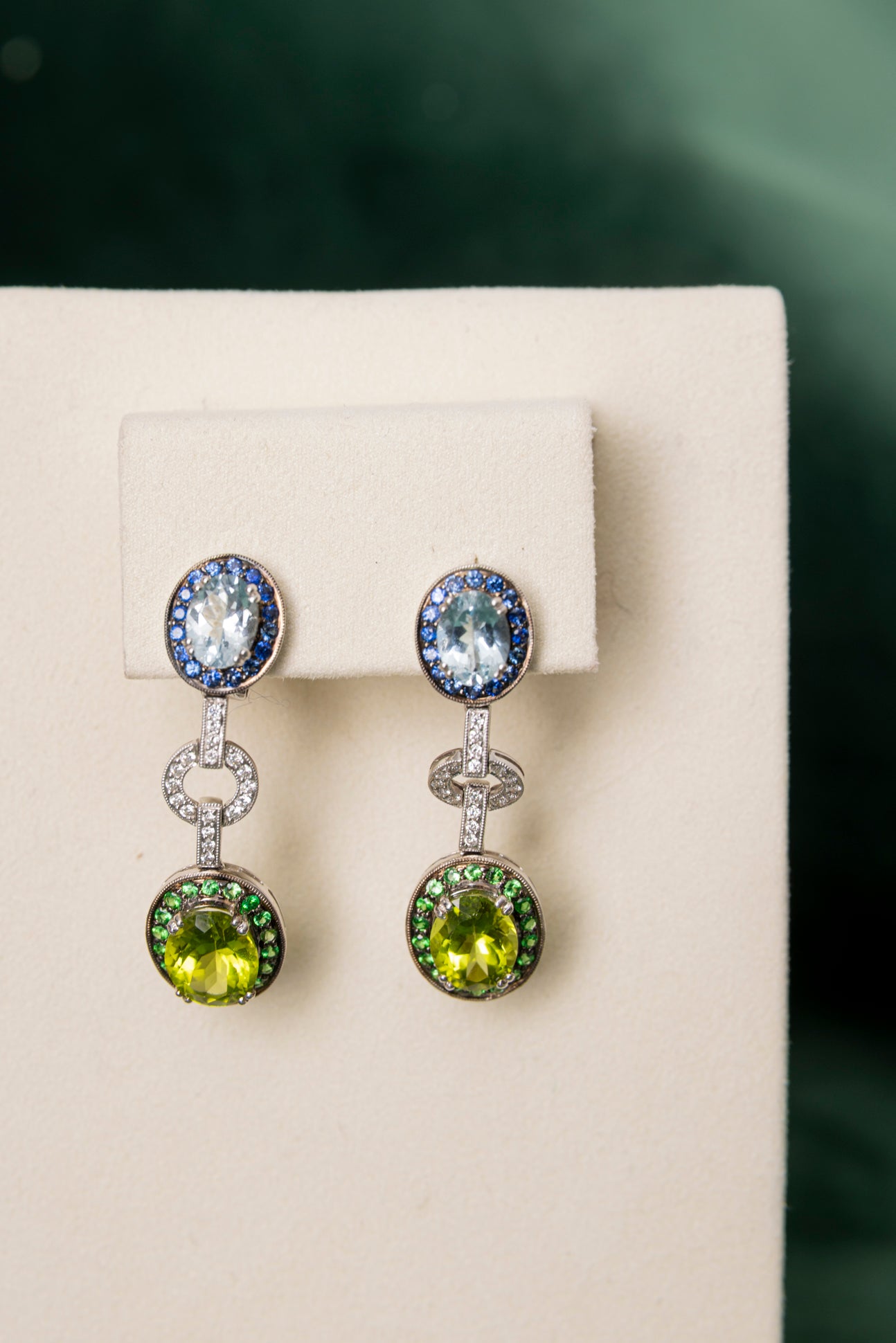 Pendientes largos de Topacio y Peridoto