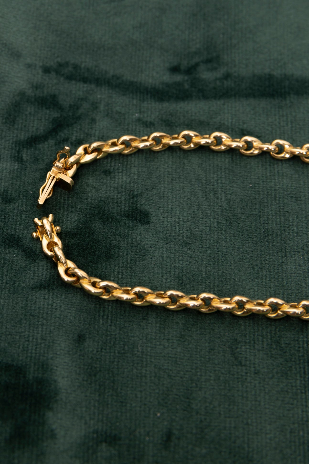 Gargantilla Corbatero con piedras preciosas de colores