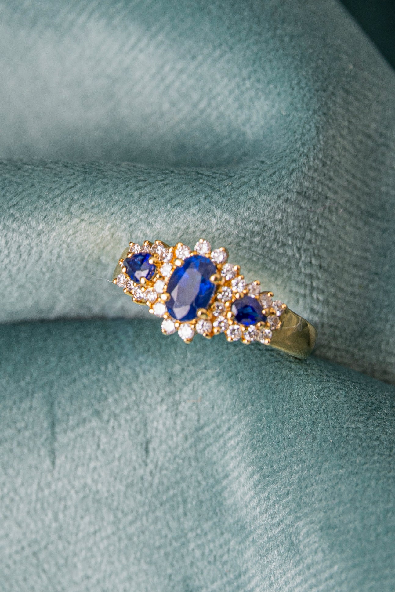 Three-piece ring with sapphires and diamonds