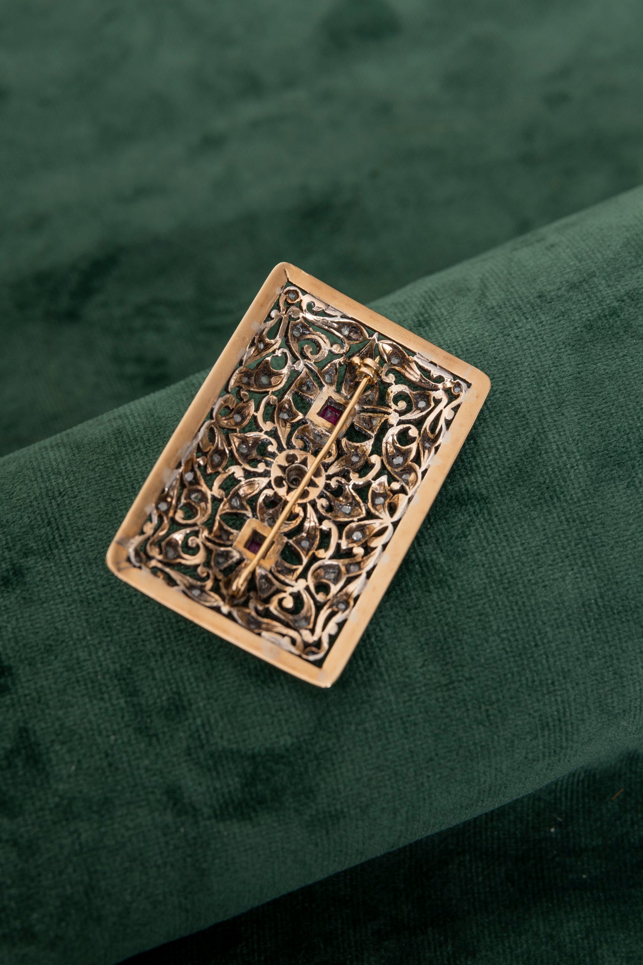 Broche Antiguo con motivo floral