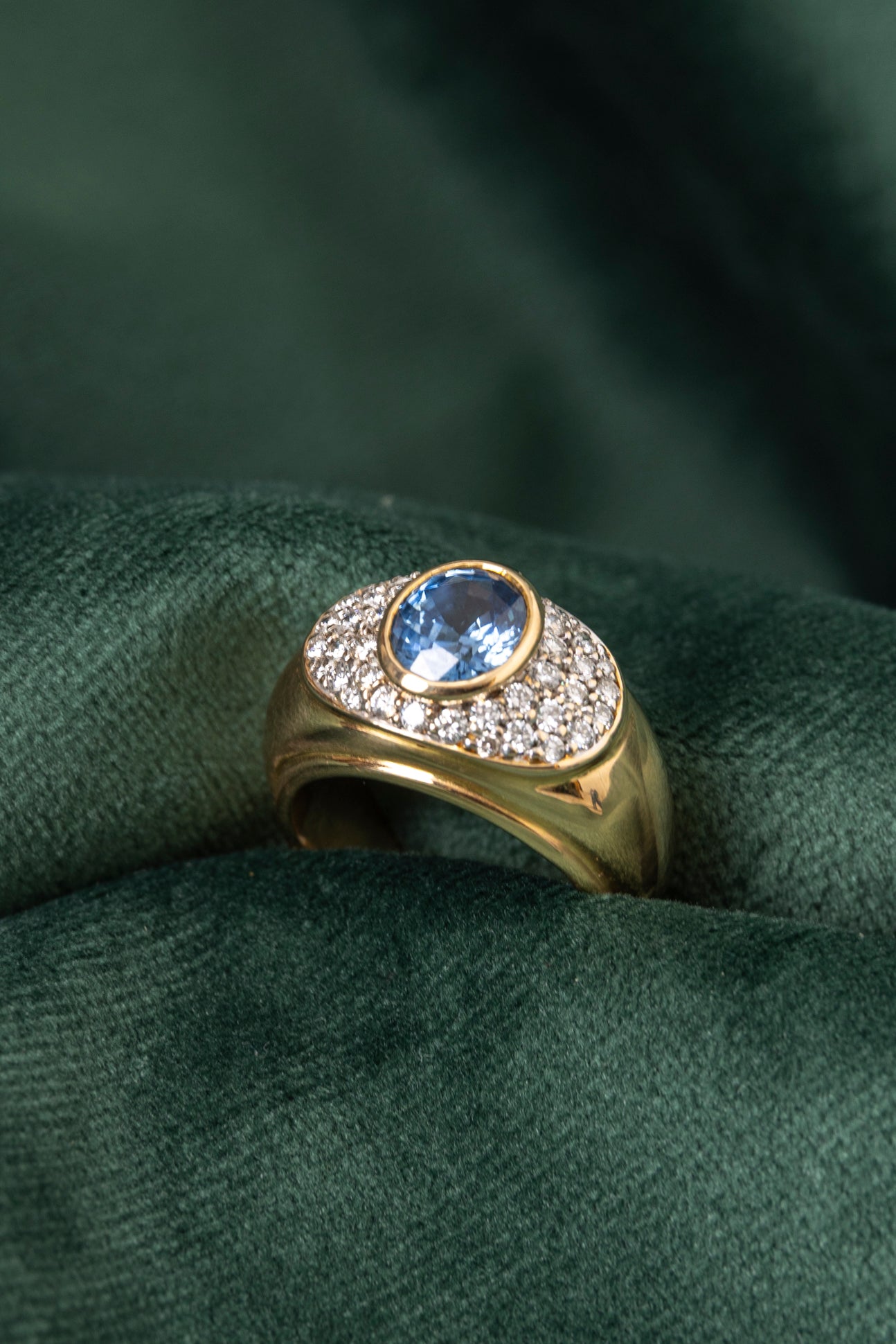 Sortija Vintage de Zafiro y Diamantes.