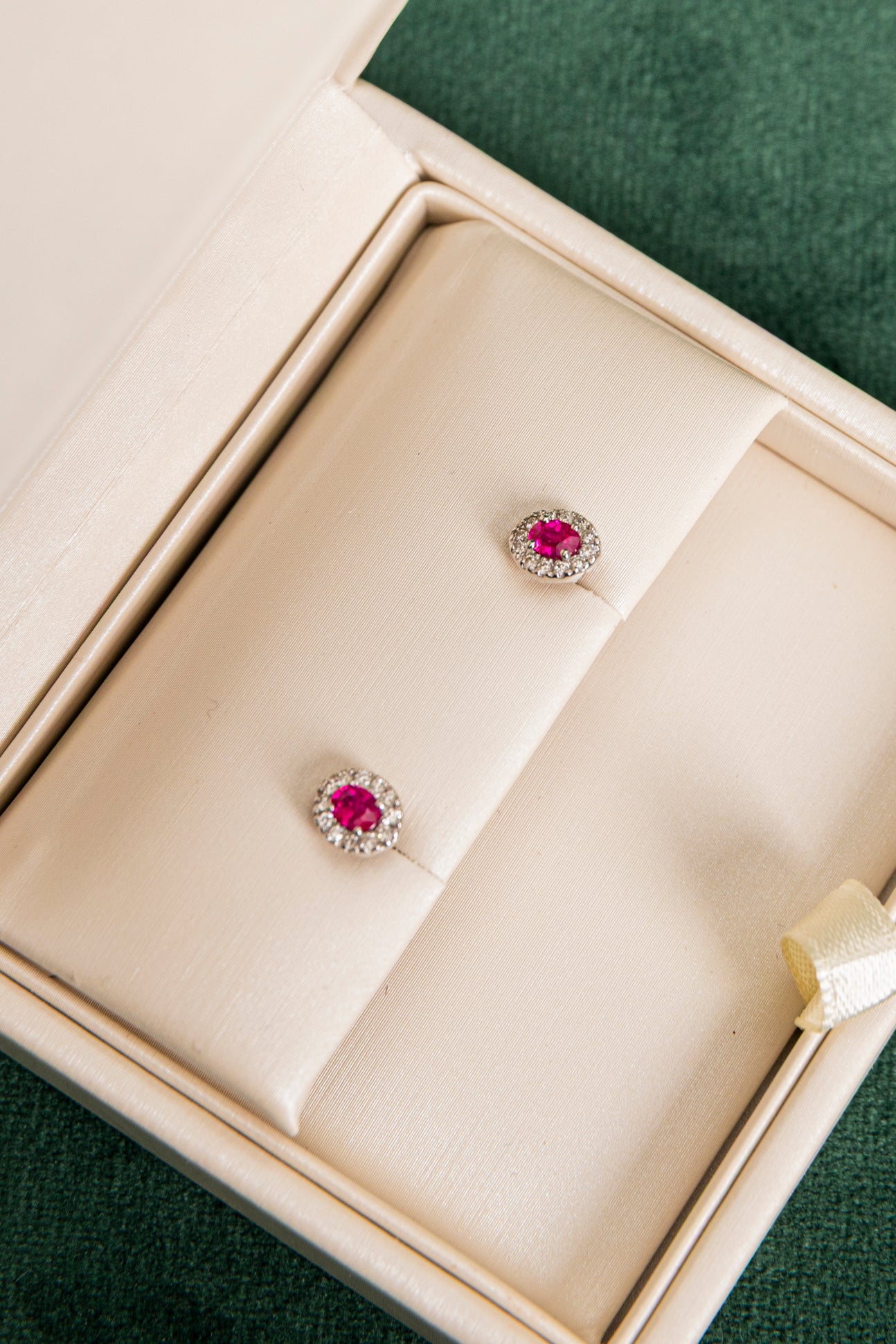 Pendientes de Rubíes con Orla de Diamantes