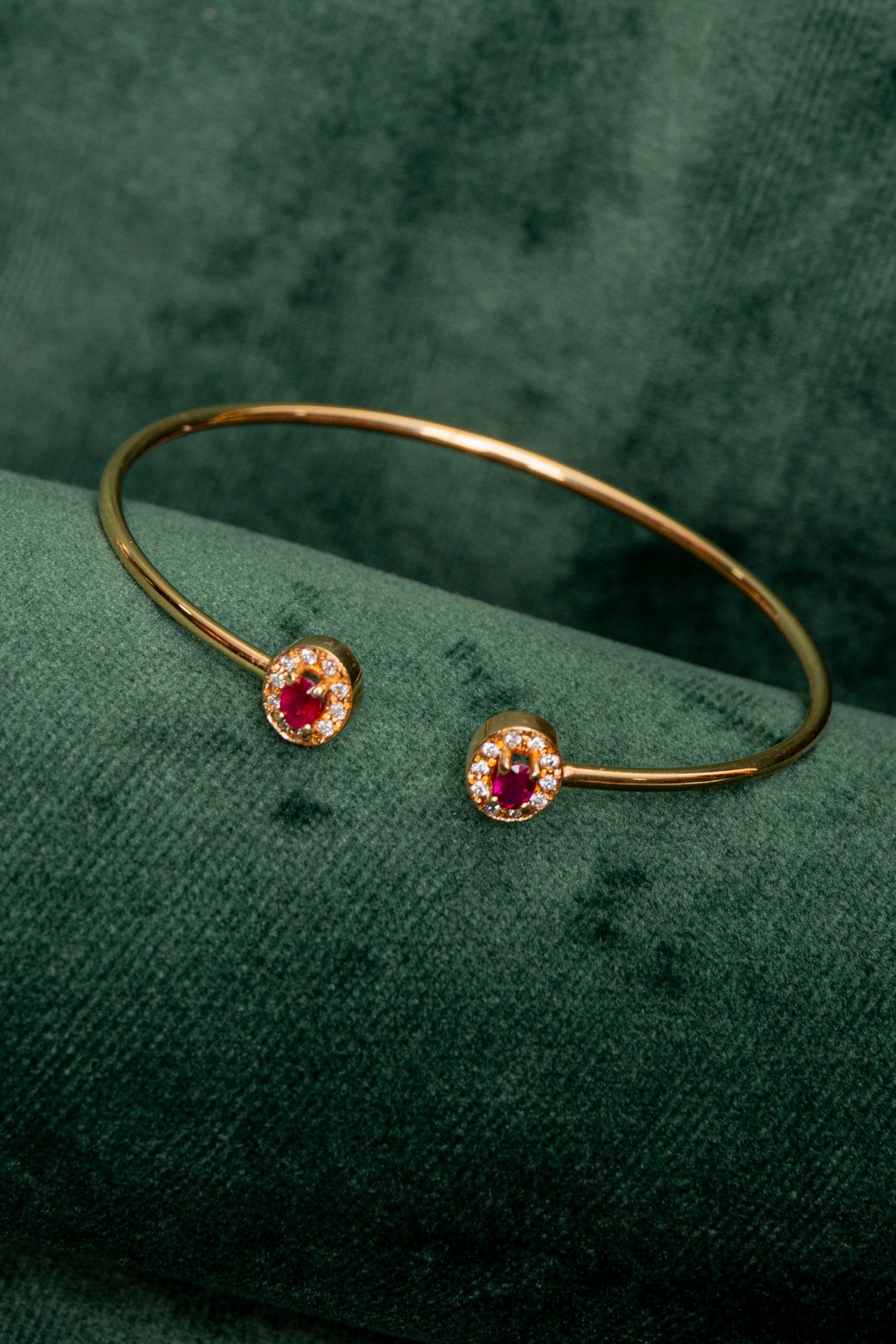 Pulsera Tubular de Rubíes y Diamantes