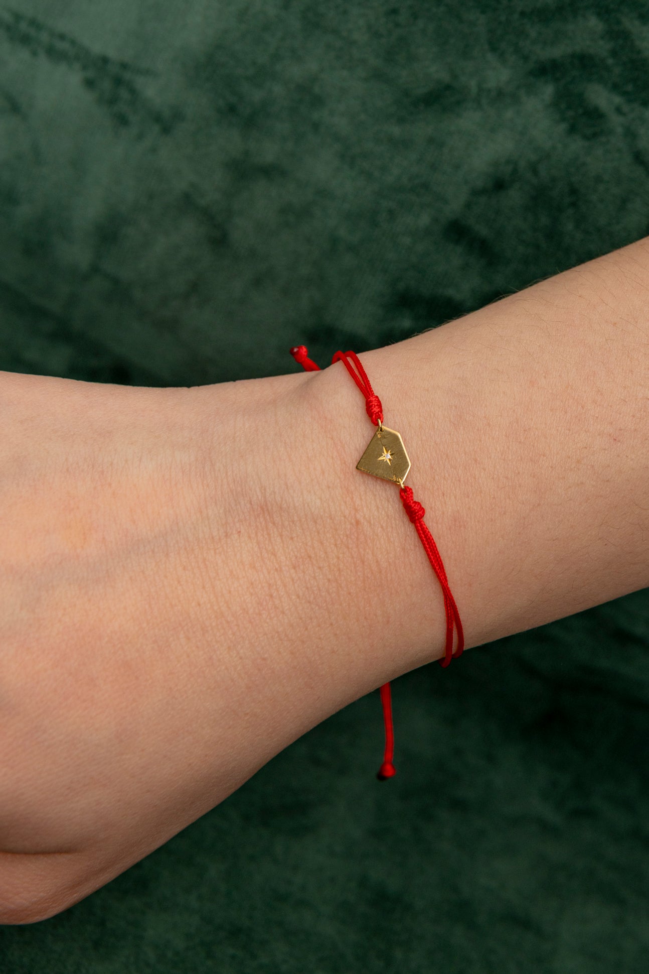 Pulsera de Hilo Rojo Diamante