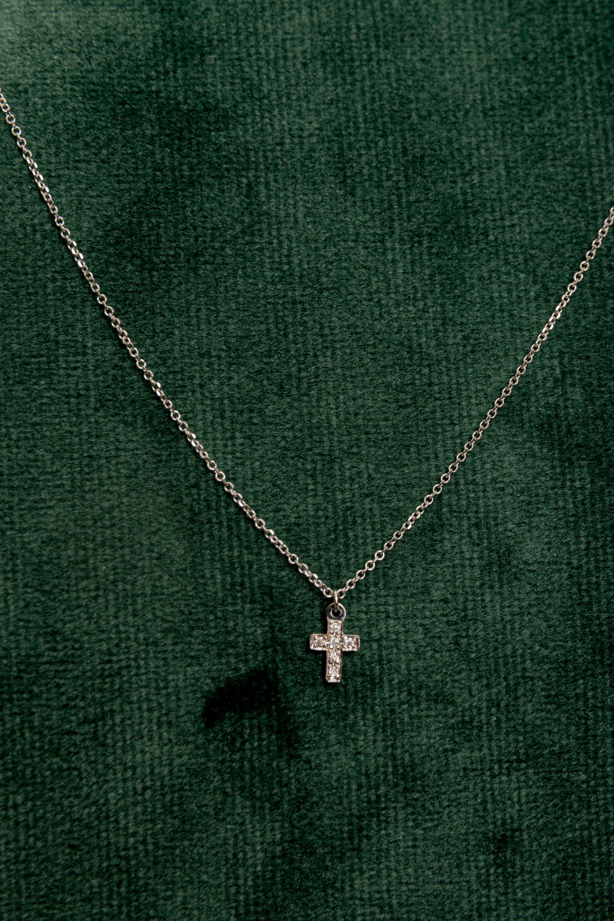 Cadena con Cruz de Diamantes