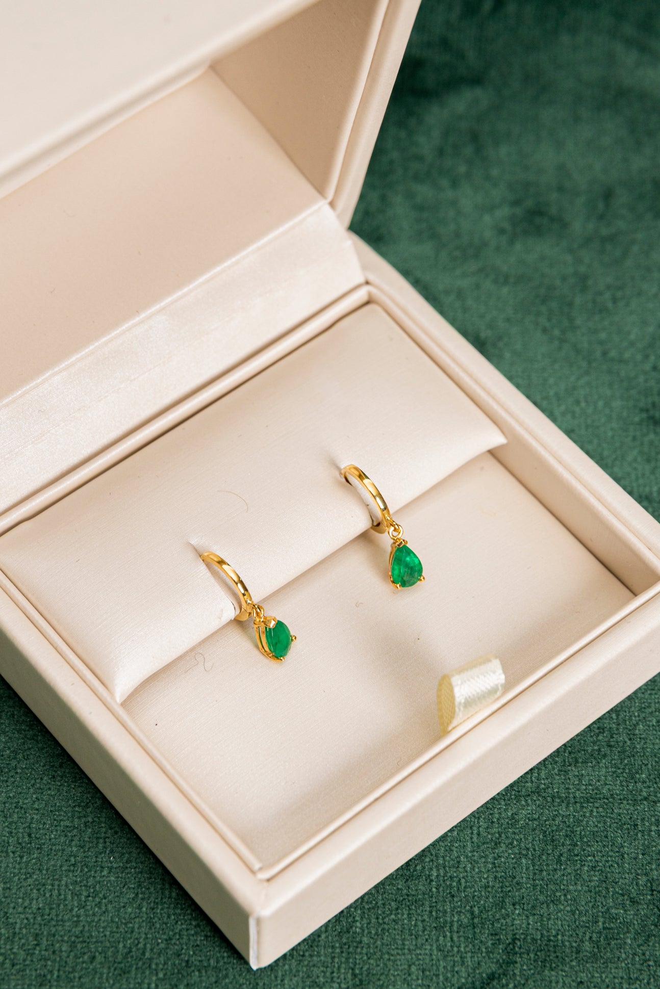 Aros lisos con Esmeraldas