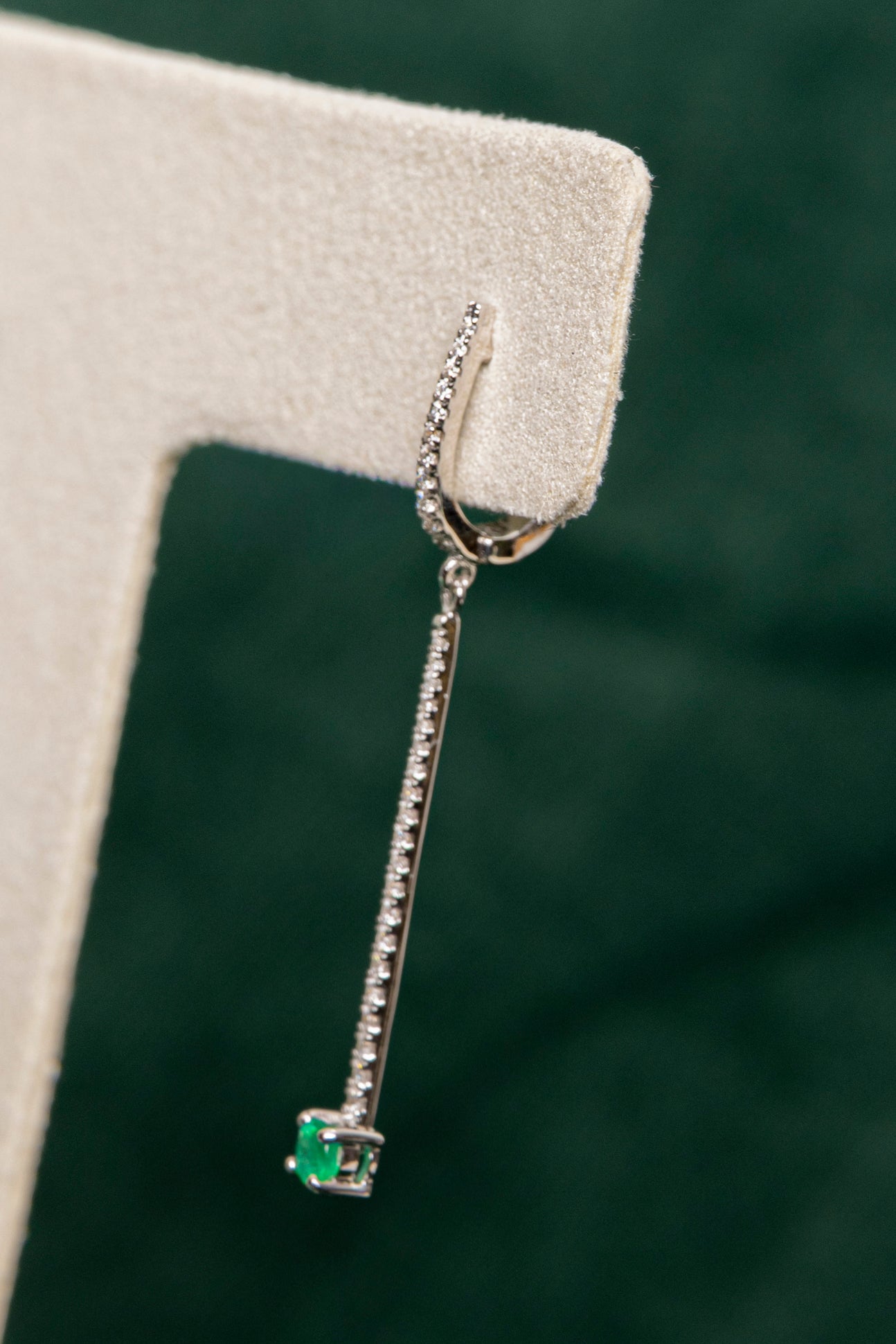 Pendientes largos de Diamantes y Esmeraldas