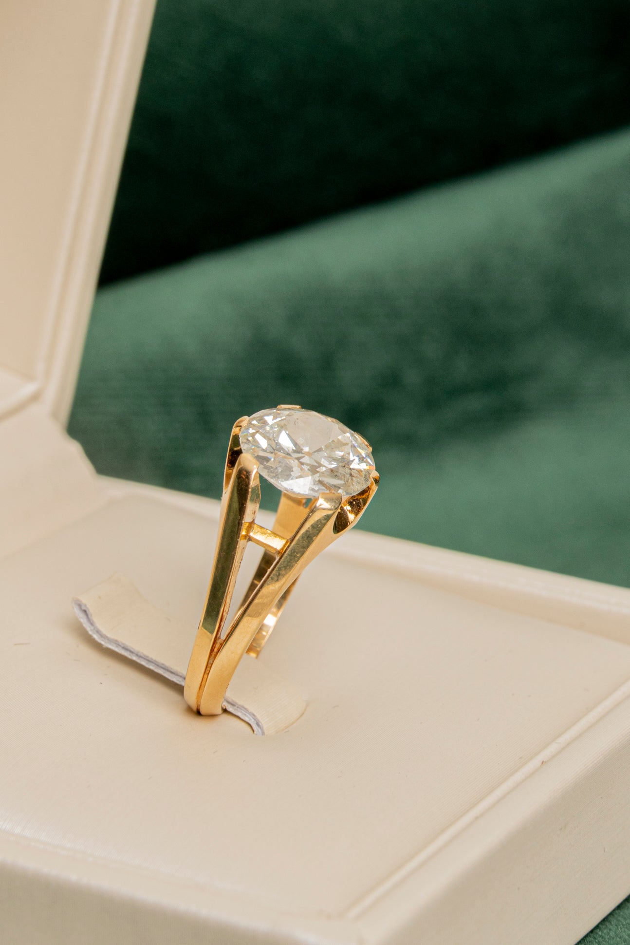 Solitario Vintage con Diamante de 4.89cts