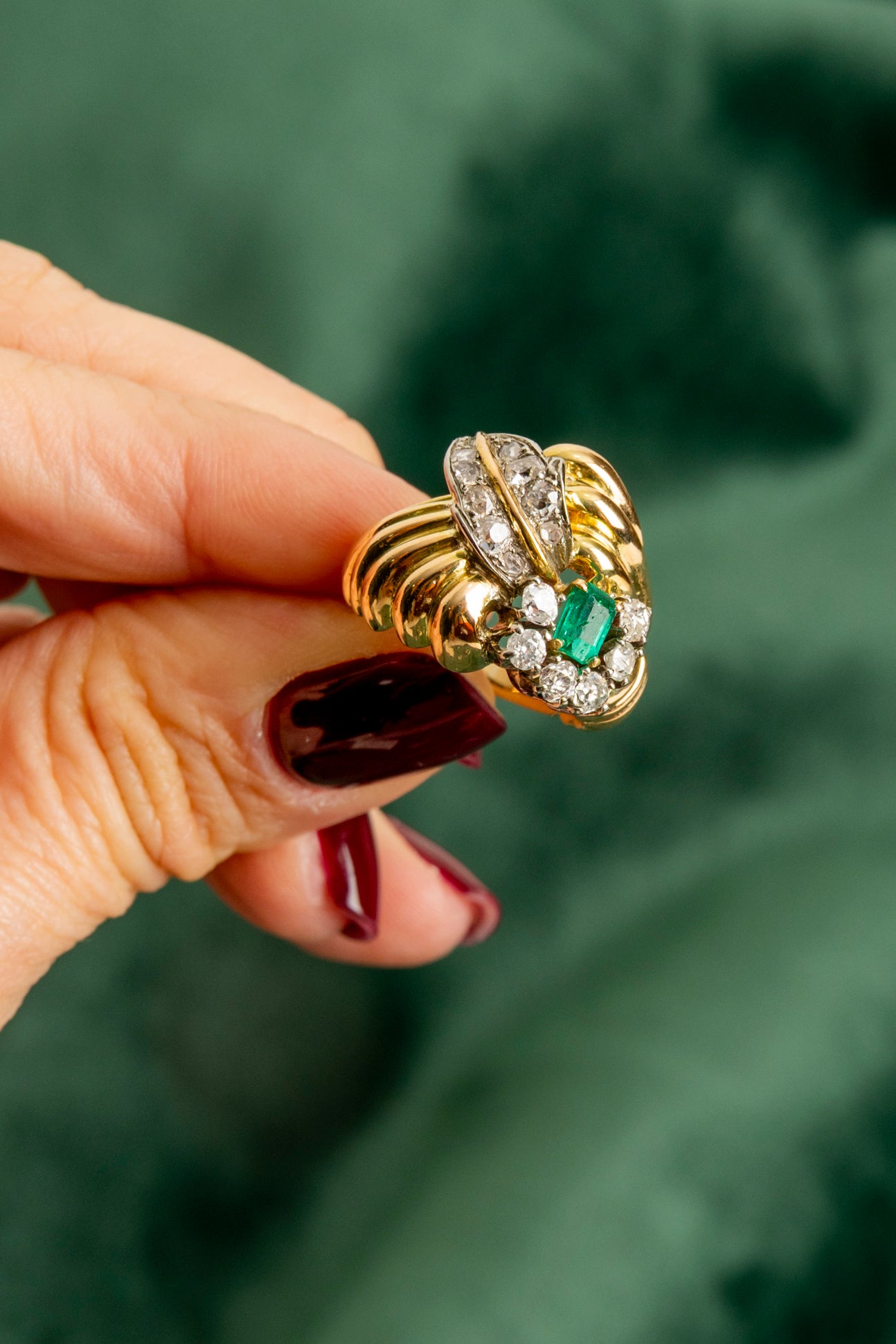 Sortija Vintage Gallonada de Esmeralda y Diamantes