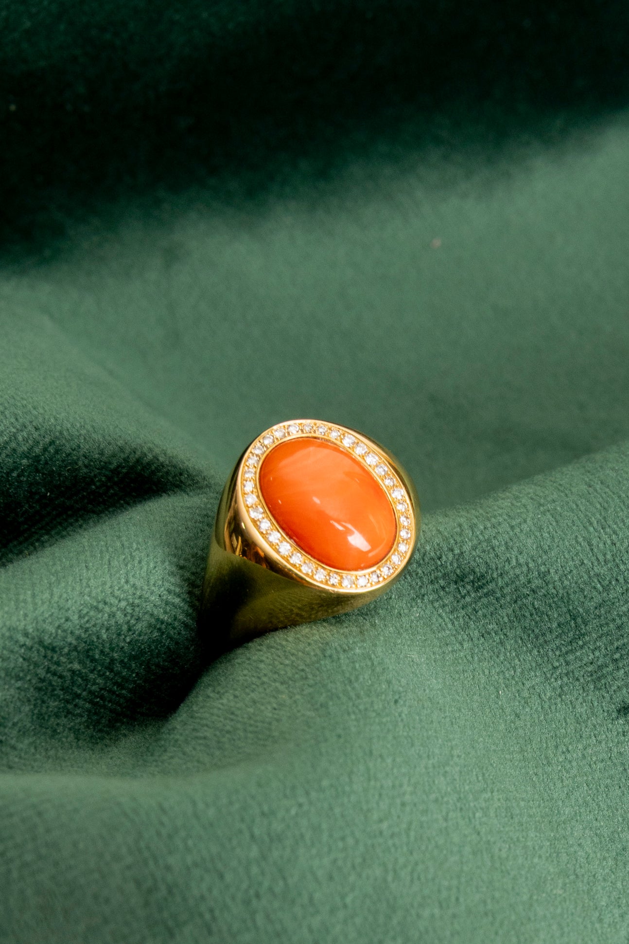 Sortija Sello de Coral y Diamantes