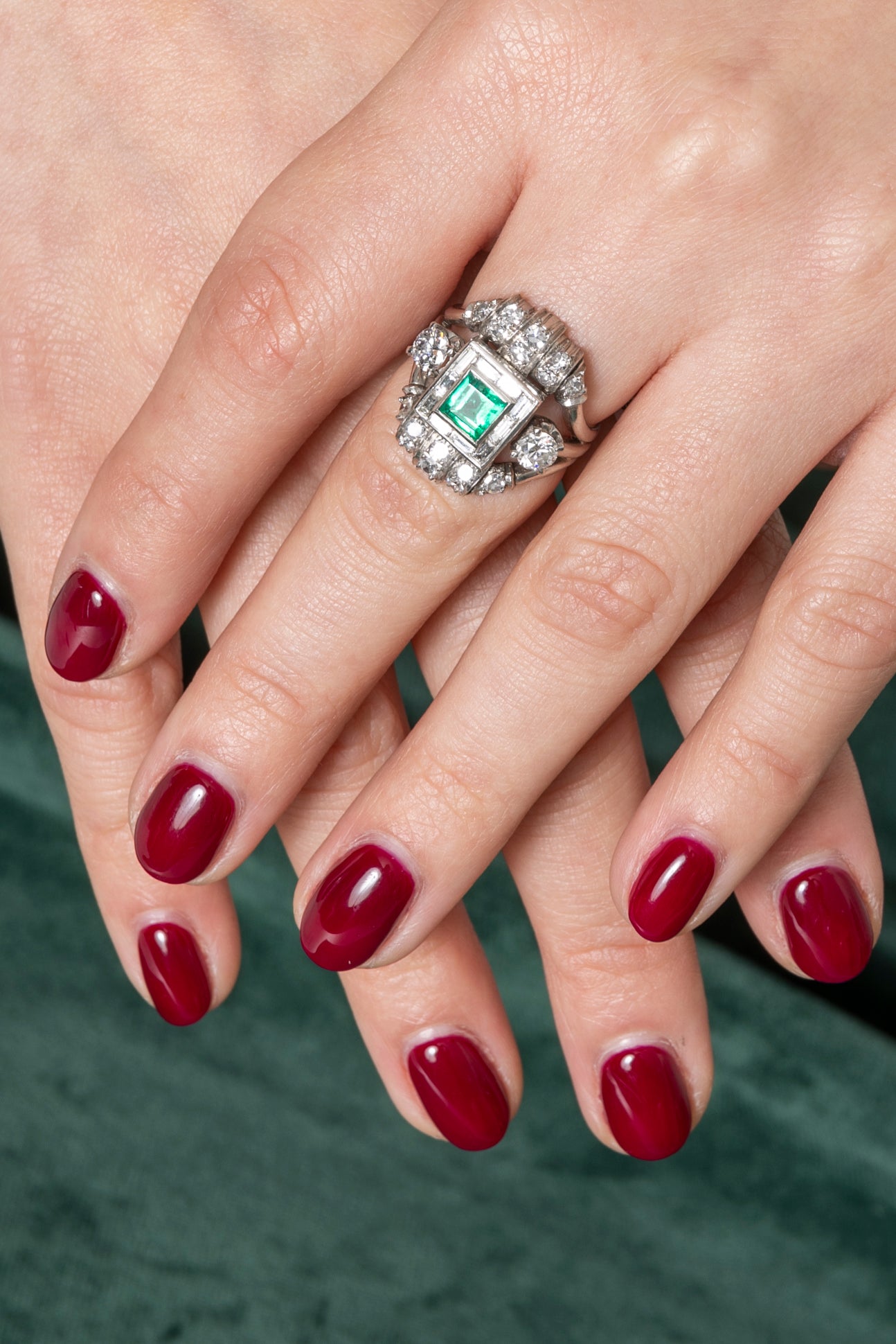 Sortija Vintage de Esmeralda y Diamantes