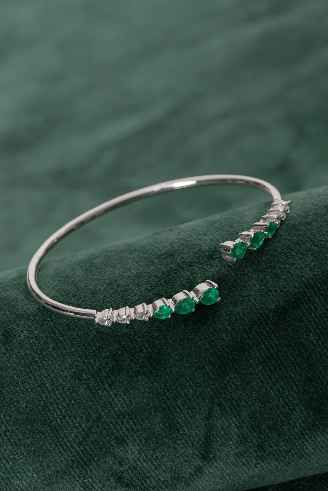 Pulsera Tubular de Esmeraldas y Diamantes