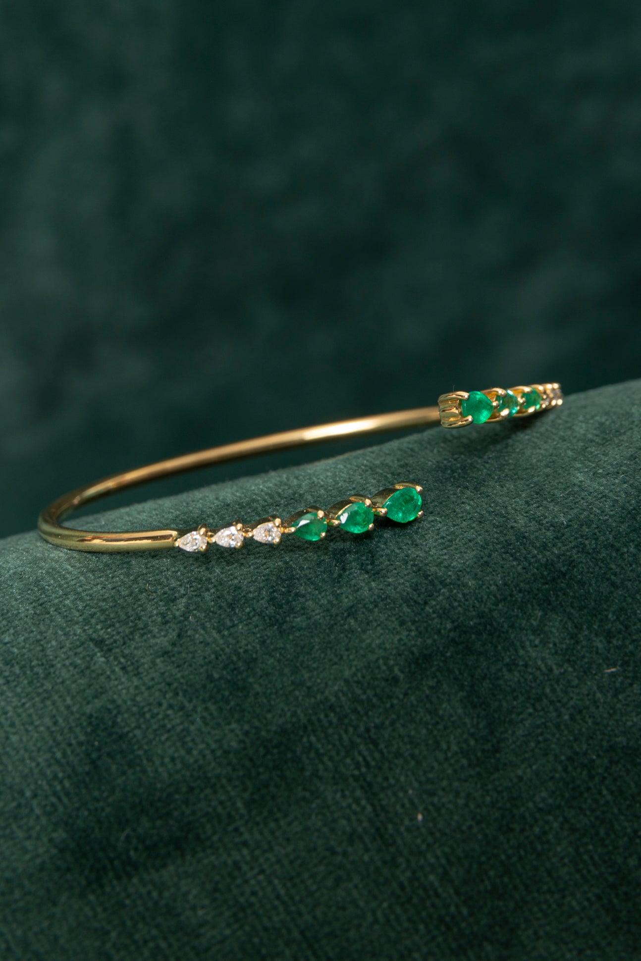 Pulsera Tubular de Esmeraldas y Diamantes
