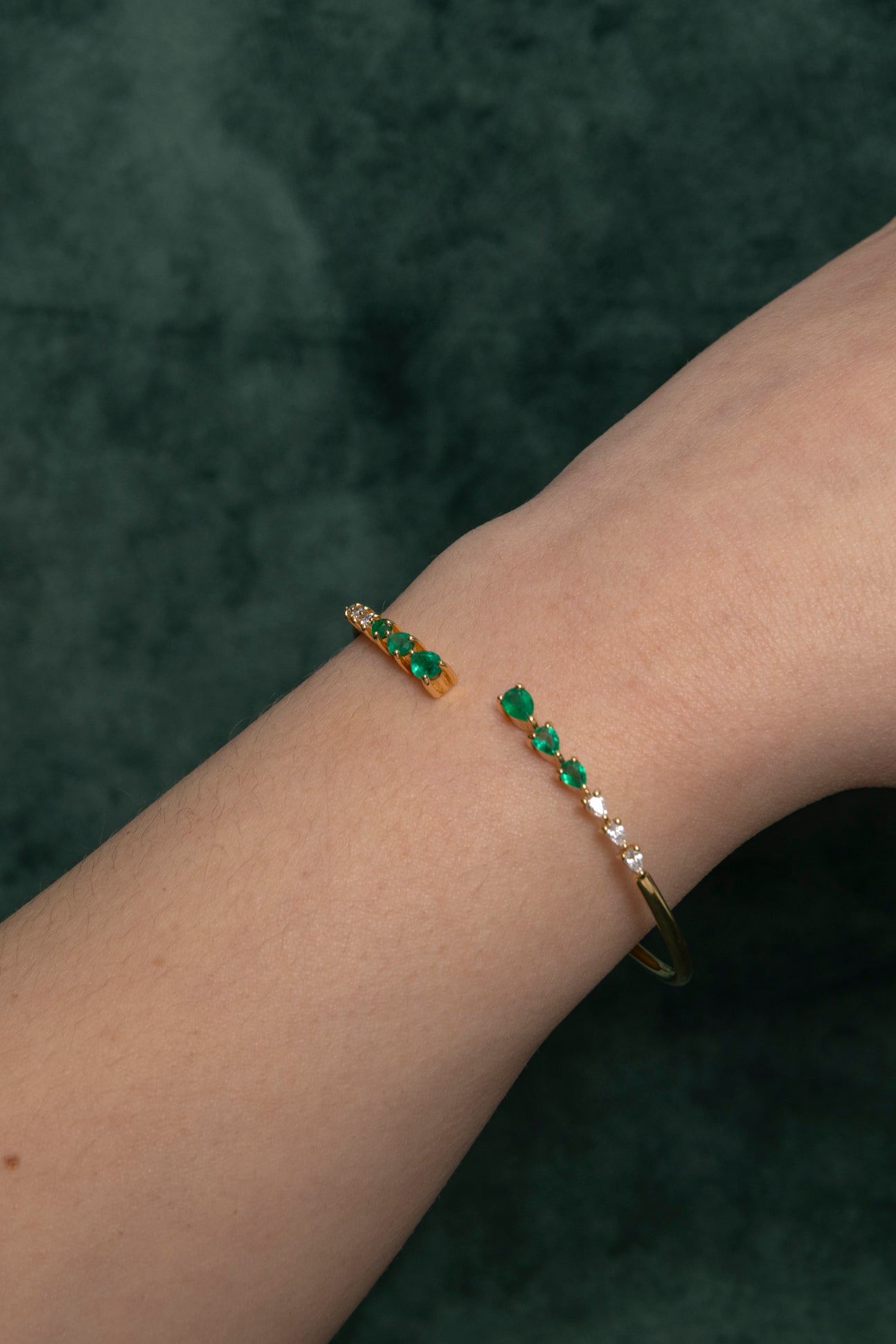 Pulsera Tubular de Esmeraldas y Diamantes