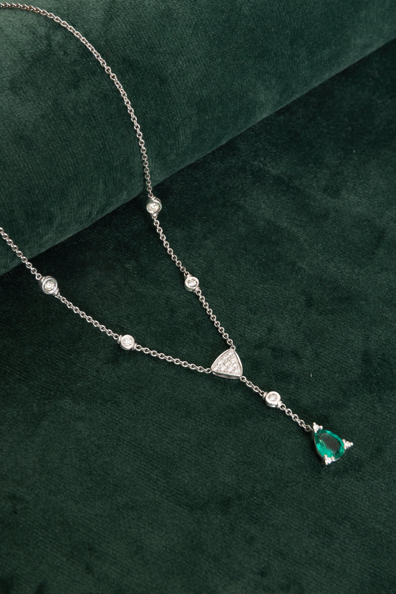 Gargantilla Corbatero de Esmeralda y Diamantes
