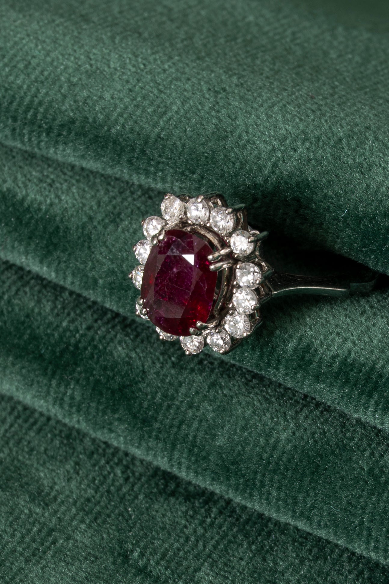Sortija Roseta de Rubí y Diamantes