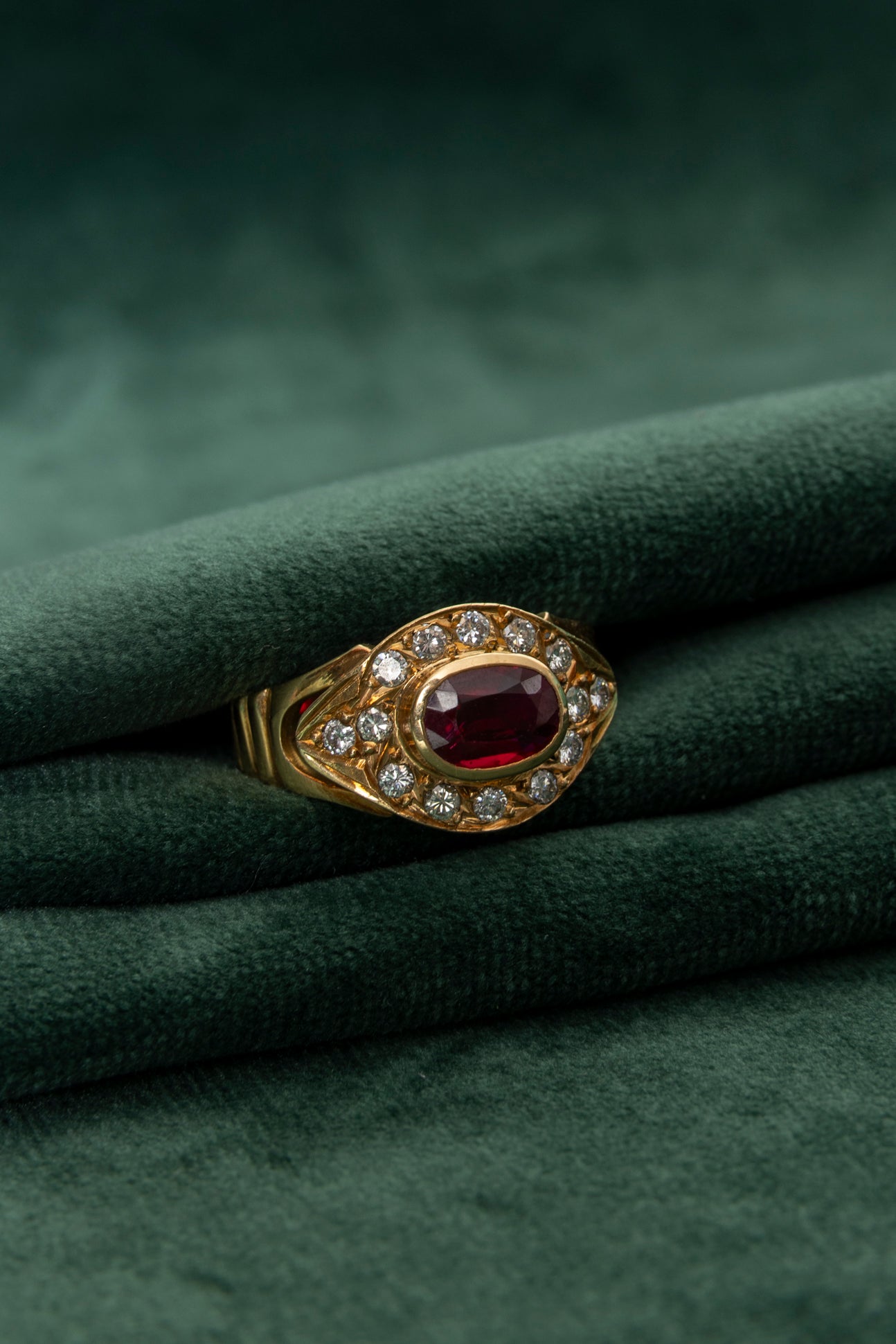 Sortija Vintage de Rubí y Diamantes