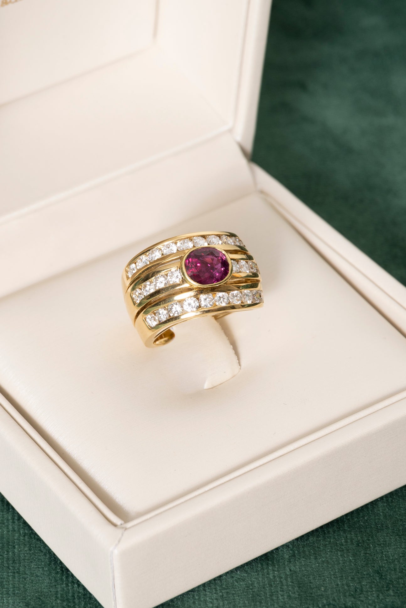 Sortija Vintage Ancha de Rubí y Diamantes