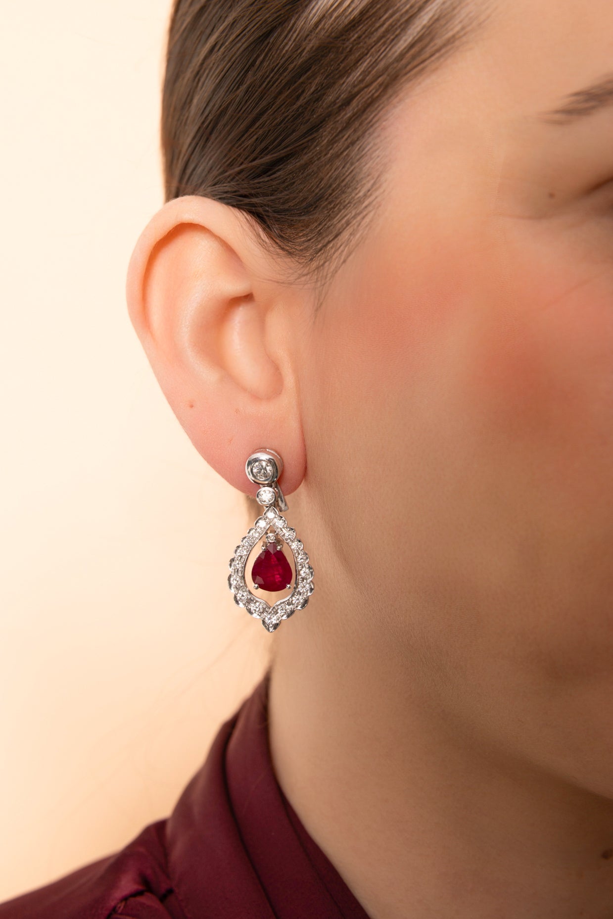 Pendientes Largos de Rubíes y Diamantes