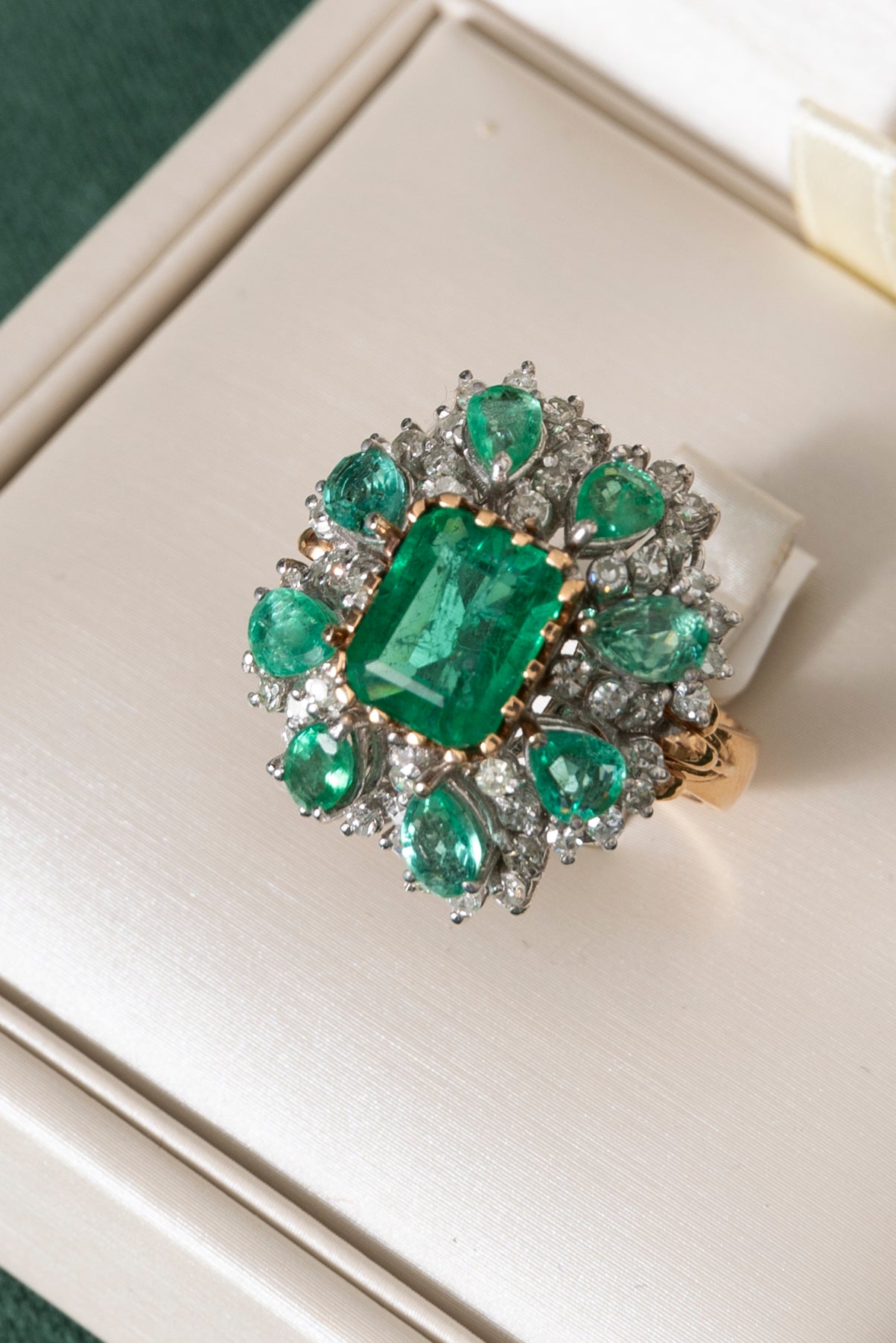 Sortija Cóctel de Esmeraldas y Diamantes