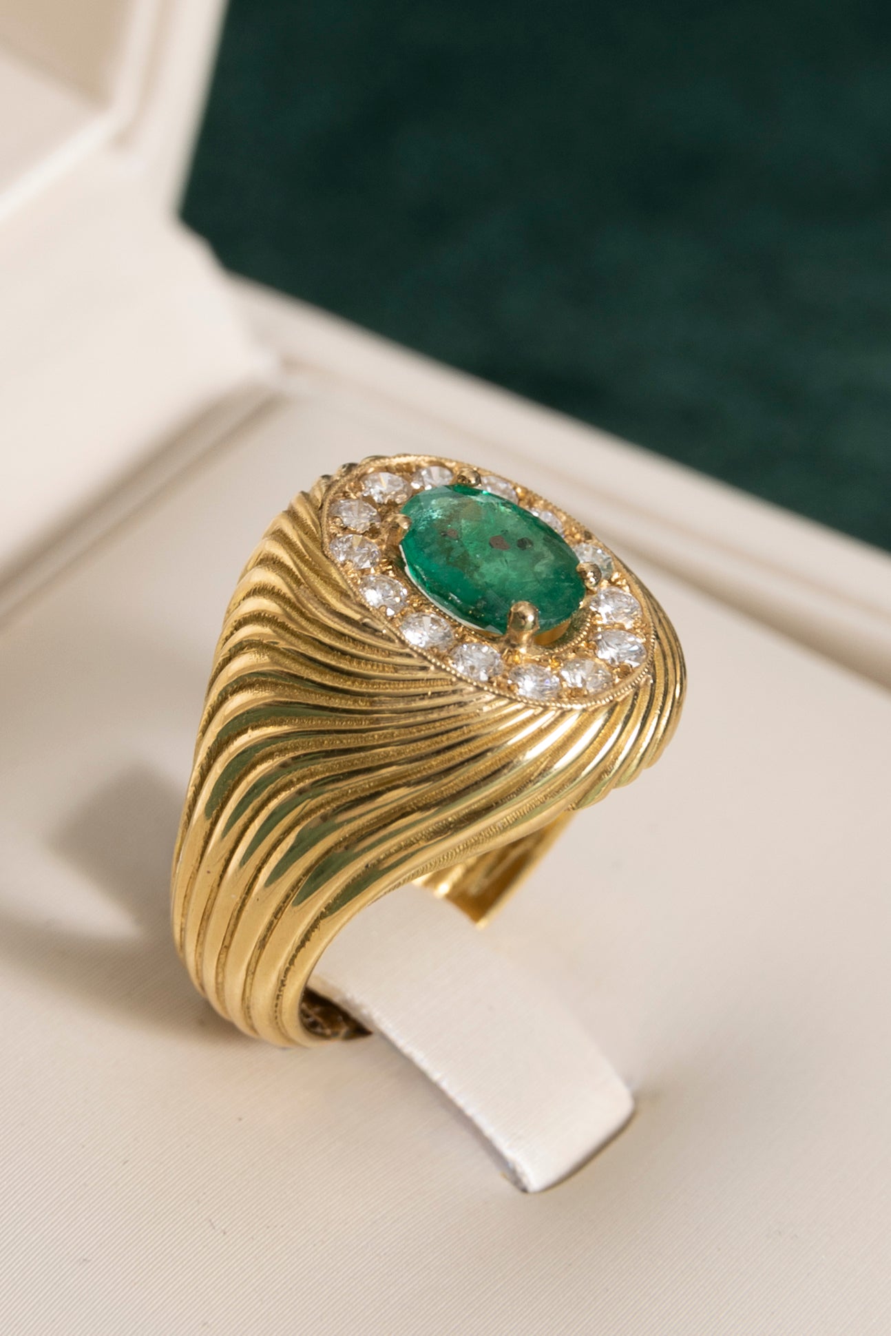 Sortija Sello de Esmeraldas y Diamantes